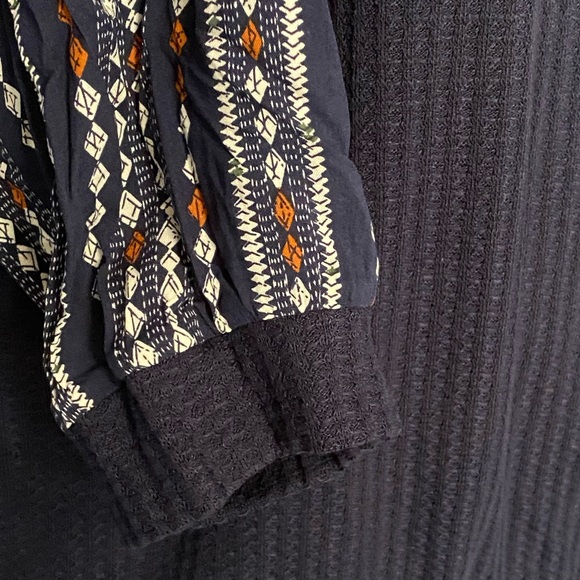 NWT BloomChic Navy Lantern- Sleeve Waffle Knit Wrap Top - Size 22-24/3x - Picture 4 of 4